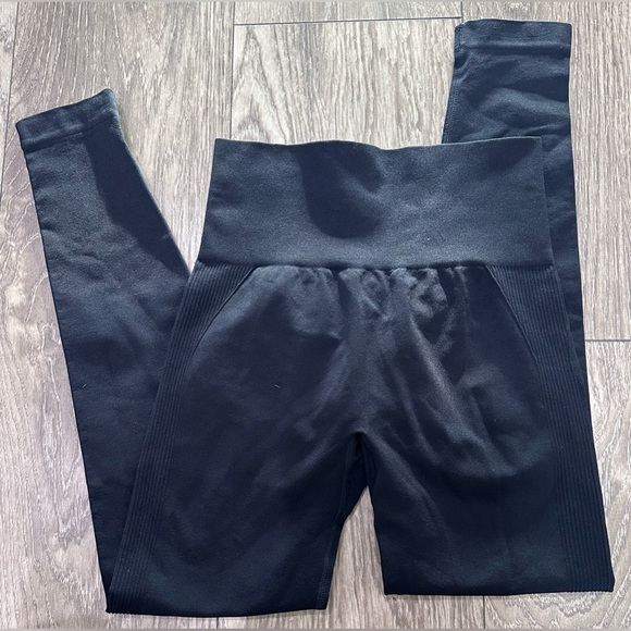 Pants - 🖤 🖤Butt-Lifting Black Leggings 🖤 🖤